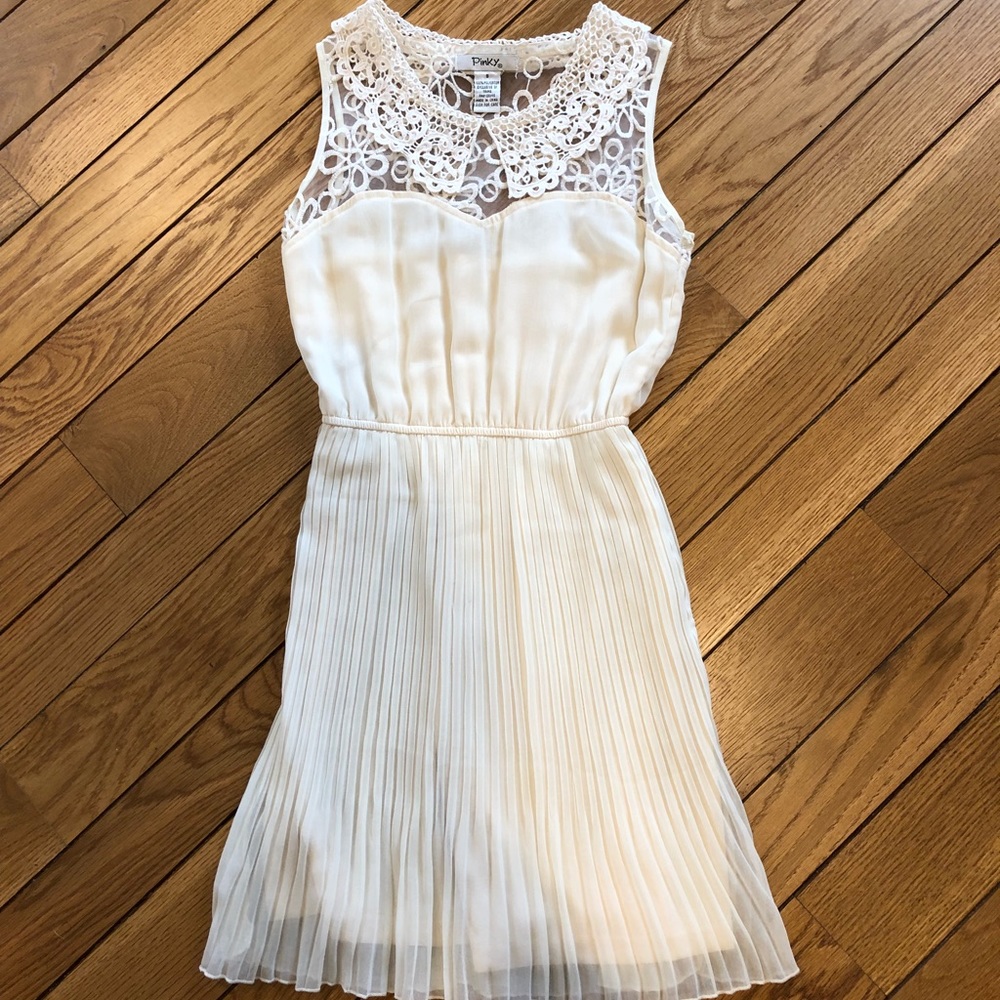 Cream lace/sheer sleeveless dress